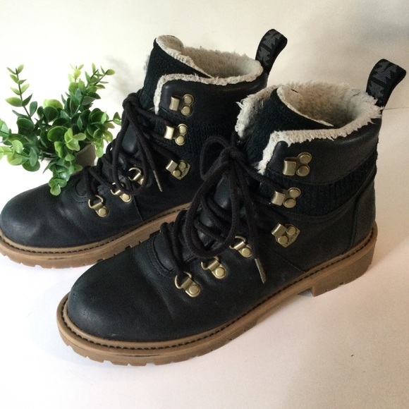 Toms Shoes - Toms Women's Black Leather Warm Chic Fashion Ankle Boots Brass Eyelets Size 8
